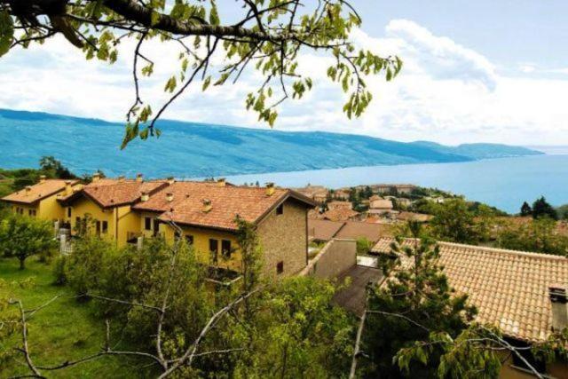 Residence Mirena - Rebomaholidays Tignale Exterior photo