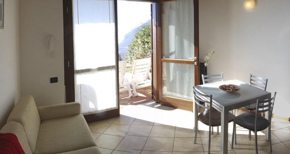 Residence Mirena - Rebomaholidays Tignale Room photo